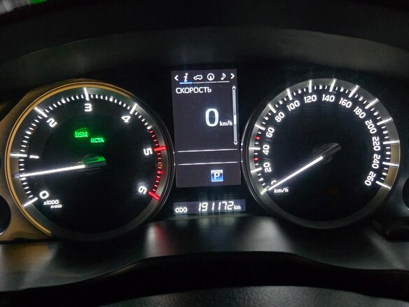 2016 Toyota Land Cruiser 200 Series Рестайлинг 2, белый, 5700000 рублей - вид 10