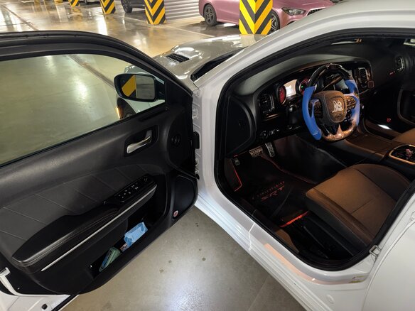 2019 Dodge Charger R__T VII (LD) Рестайлинг, белый, 4200000 рублей - вид 13