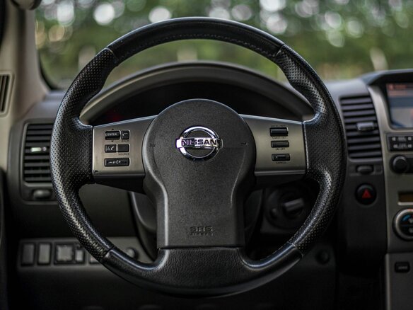 2006 Nissan Pathfinder III, чёрный - вид 6