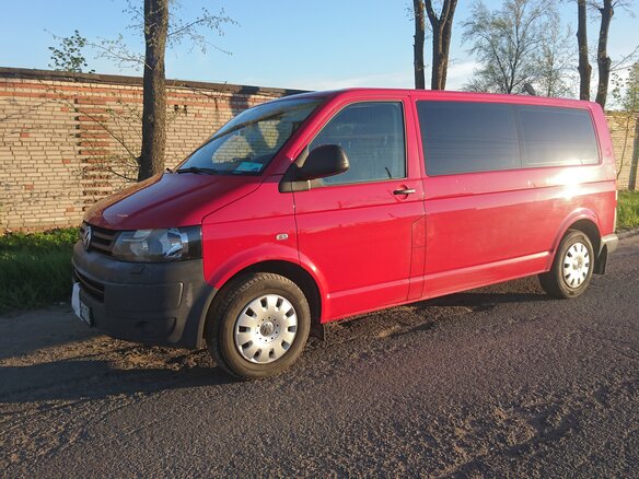 2010 Volkswagen Transporter T5 Рестайлинг, красный - вид 1
