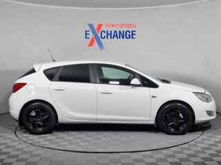 2011 Opel Astra J, белый, 549000 рублей, вид 4