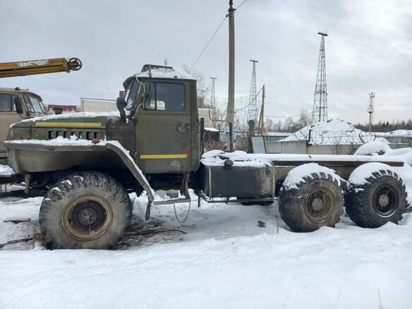 1992 Урал 4320, зелёный, 750000 рублей - вид 2