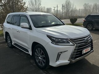 2016 Lexus LX 570 III Рестайлинг 2, белый, 7400000 рублей, вид 3