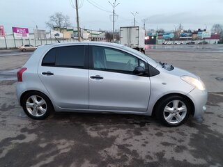 2008 Toyota Yaris II, серебристый, 500000 рублей, вид 3