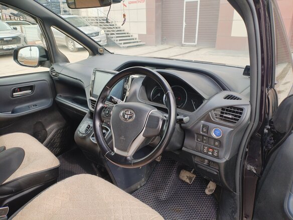 2016 Toyota Voxy III (R80), пурпурный, 1880000 рублей - вид 4