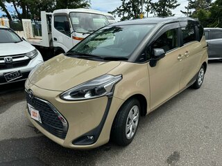 2019 Toyota Sienta II Рестайлинг, бежевый, 1975000 рублей, вид 2