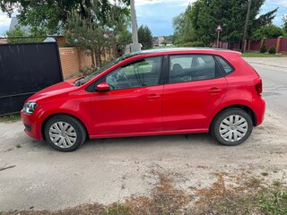 2014 Volkswagen Polo V, красный, 780000 рублей, вид 2