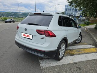 2017 Volkswagen Tiguan II, белый, 2500000 рублей, вид 4