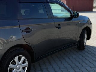 2013 Mitsubishi Outlander III, серый, 1350000 рублей, вид 4