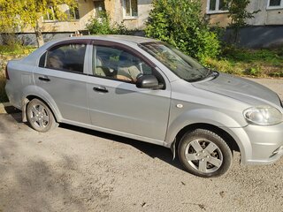 2010 Chevrolet Aveo I Рестайлинг, серебристый, 350000 рублей, вид 3