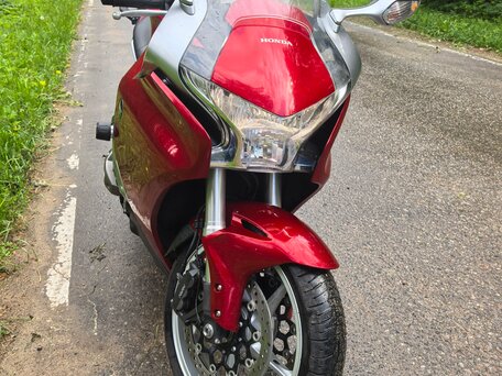 2010 Honda VFR 1200, красный, 670000 рублей, вид 1