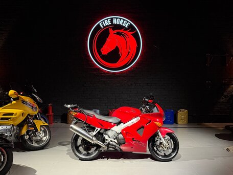 2000 Honda VFR 800, красный, 395000 рублей, вид 1