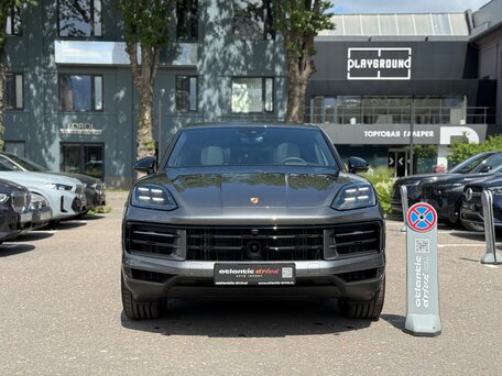 2026 Porsche Cayenne III Рестайлинг, серый, 16040000 рублей, вид 3