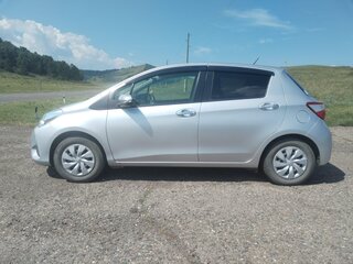 2018 Toyota Vitz III (XP130) Рестайлинг 2, серебристый, 1130000 рублей, вид 5