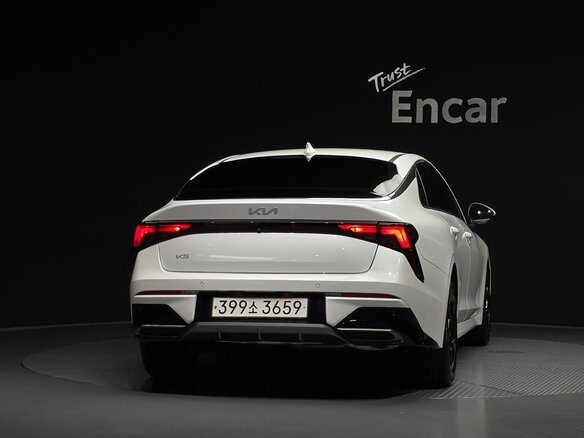 2025 Kia K5 III Рестайлинг, белый - вид 2