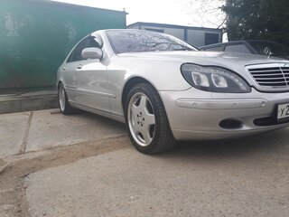 2002 Mercedes-Benz S-Класс 400 IV (W220), серебристый, 1650000 рублей, вид 2
