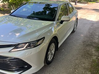 2019 Toyota Camry VIII (XV70), белый, 2300000 рублей, вид 1