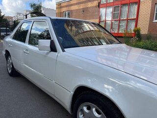 1987 Mercedes-Benz W124 230 4-speed, белый, 150000 рублей, вид 4