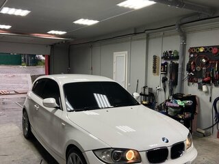 2010 BMW 1 серии 116i I (E81/E82/E87/E88) Рестайлинг, белый, 800000 рублей, вид 2
