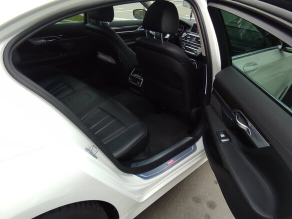 2018 BMW 7 серии Long 740Li xDrive VI (G11/G12), белый, 2926620 рублей - вид 5
