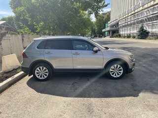 2017 Volkswagen Tiguan II, серебристый, 2450000 рублей, вид 3