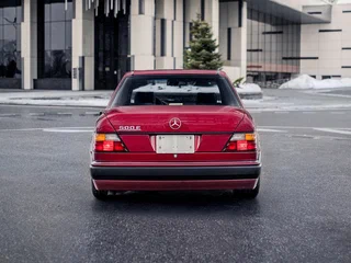1991 Mercedes-Benz W124 500 E, красный, 12000000 рублей, вид 5