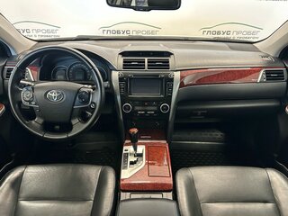 2013 Toyota Camry VII (XV50), белый, 1550000 рублей, вид 4