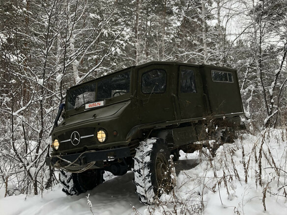 1956 Mercedes-Benz Unimog, зелёный - вид 2