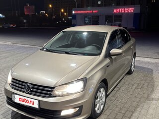 2017 Volkswagen Polo V Рестайлинг, бежевый, 1090000 рублей, вид 1