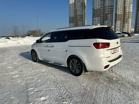 2018 Kia Carnival III, белый, 5000000 рублей - вид 5