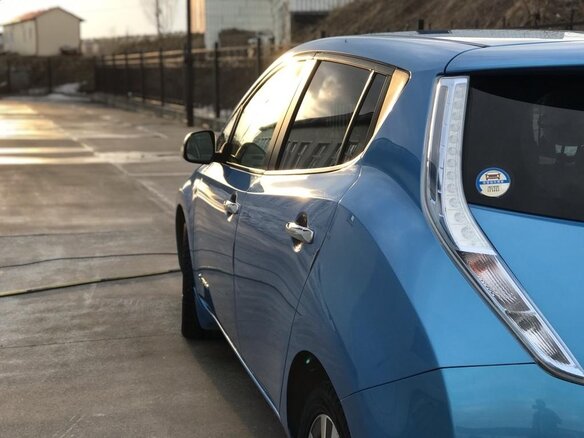 2012 Nissan Leaf (EM57) I (ZE0/AZE0), голубой, 650000 рублей - вид 7