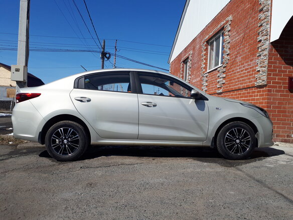 2018 Kia Rio IV, бежевый