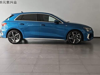 2022 Audi A3 Sportback 35 TFSI IV (8Y), голубой, 1576000 рублей, вид 3