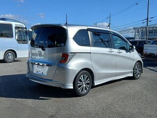 2016 Honda Freed I Рестайлинг 2, серебристый, 929000 рублей, вид 3