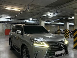 2017 Lexus LX 570 III Рестайлинг 2, серый, 8400000 рублей, вид 3