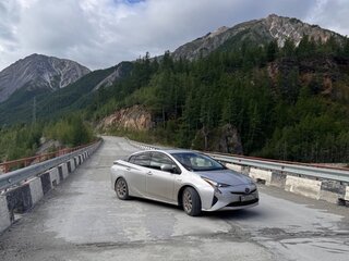 2016 Toyota Prius IV (XW50), серебристый, 1700000 рублей, вид 5