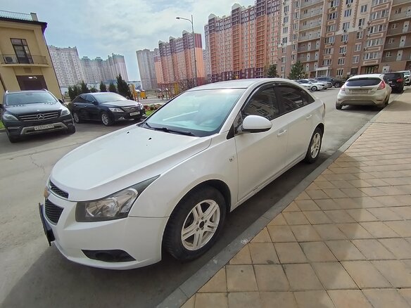 2012 Chevrolet Cruze I, белый, 800000 рублей