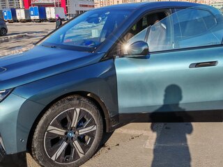 2022 BMW iX xDrive40 I (I20), голубой, 6500000 рублей, вид 3