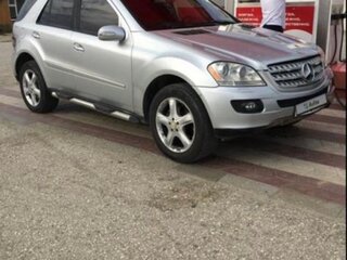 2005 Mercedes-Benz M-Класс 500 II (W164), серебристый, 1150000 рублей, вид 3