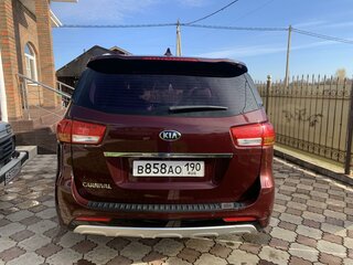2017 Kia Carnival III, красный, 2800000 рублей, вид 5