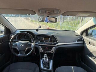 2017 Hyundai Elantra VI (AD), серебристый, 950000 рублей, вид 2