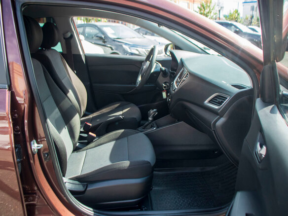 2021 Hyundai Solaris II Рестайлинг, коричневый, 1679000 рублей - вид 13