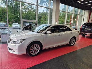 2013 Toyota Camry VII (XV50), белый, 1970000 рублей, вид 2