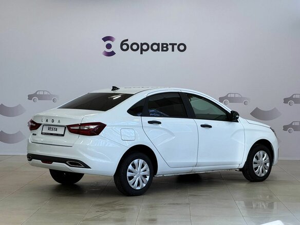 2026 Lada (ВАЗ) Vesta I Рестайлинг (NG), белый - вид 3