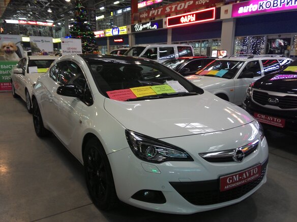 2014 Opel Astra GTC J Рестайлинг, белый - вид 1