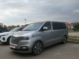 2018 Hyundai H-1 II Рестайлинг 2, серебристый, 3300000 рублей, вид 1