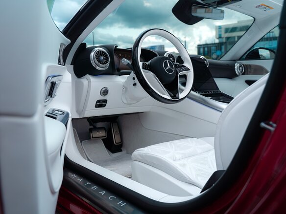 2025 Mercedes-Benz Maybach SL, красный - вид 13