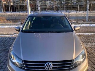 2018 Volkswagen Polo V Рестайлинг, бежевый, 1550000 рублей, вид 2