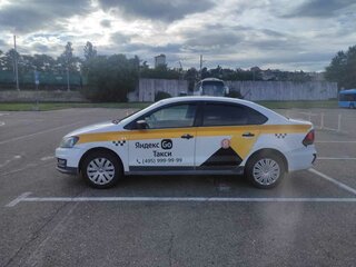 2018 Volkswagen Polo V Рестайлинг, жёлтый, 450000 рублей, вид 4