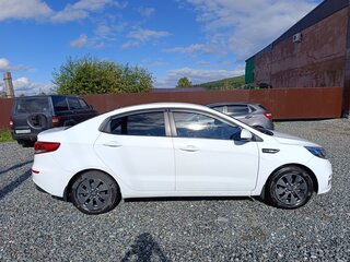 2016 Kia Rio III Рестайлинг, белый, 820000 рублей, вид 3